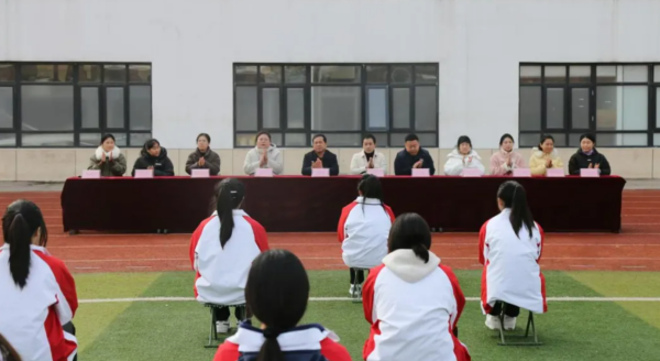 石家莊東華鐵路學(xué)?？瓦\(yùn)服務(wù)禮儀技能大賽