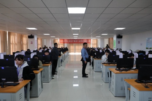 石家莊冀聯(lián)醫(yī)學(xué)中專學(xué)?？诒趺礃?></a>
                    </dd>
                    <dt class=